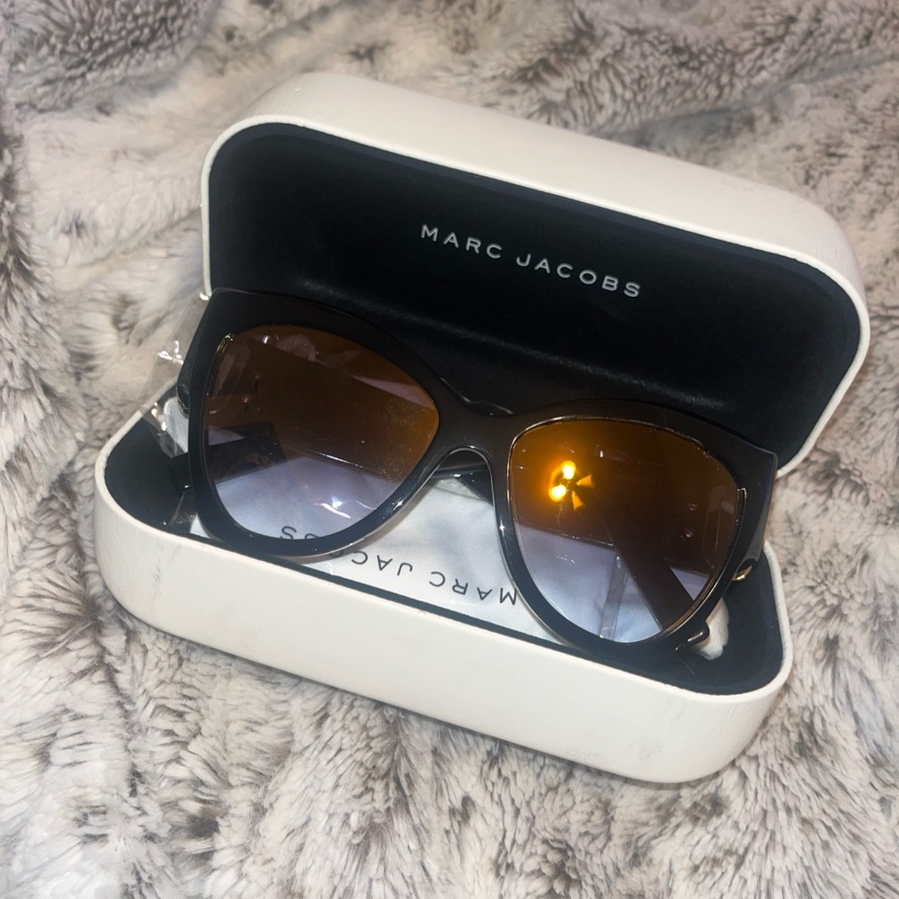 MARC JACOBS WIDE CAT EYE SUNGLASSES